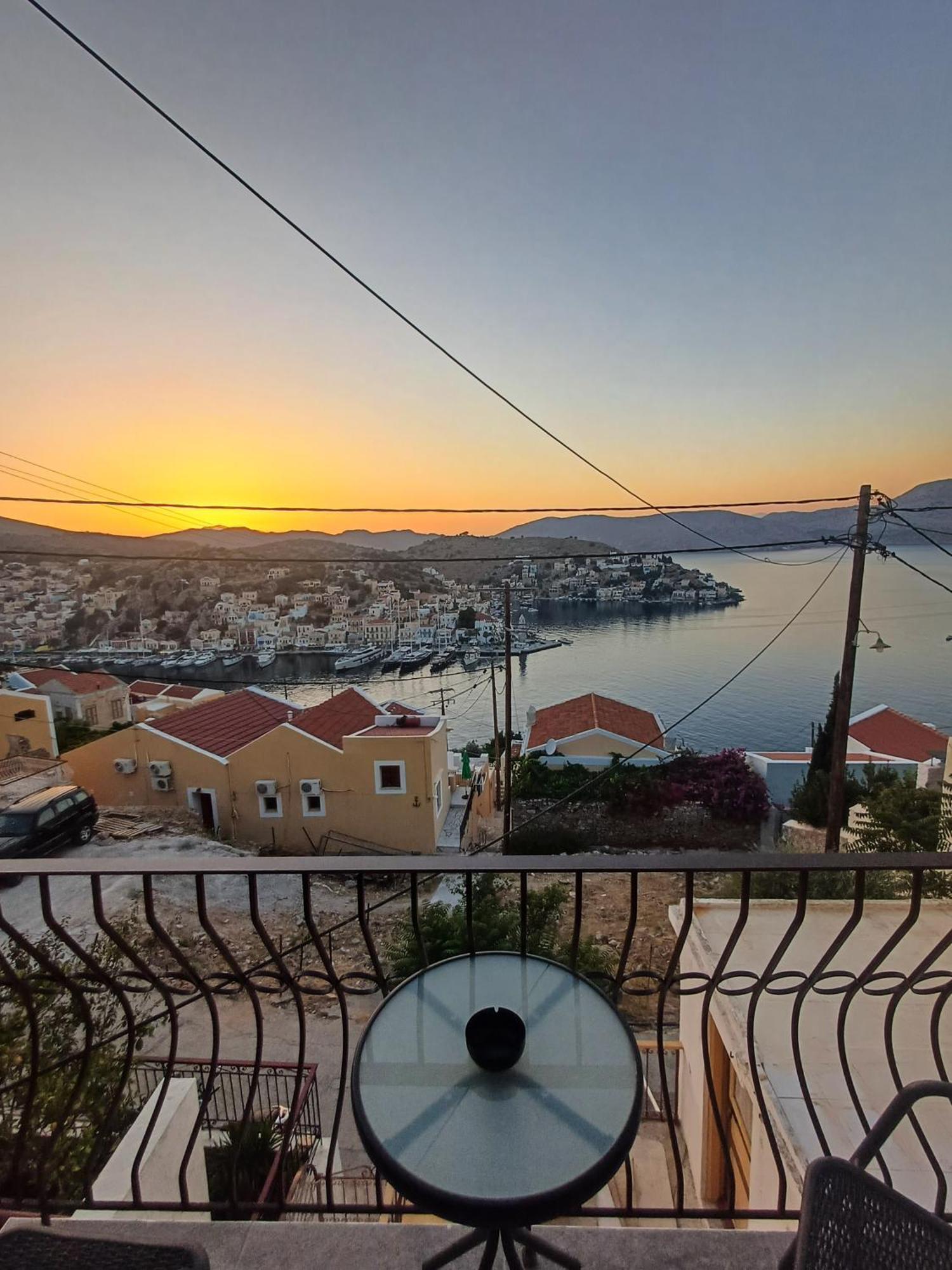 Appartement Duchess Harbour View à Symi Extérieur photo