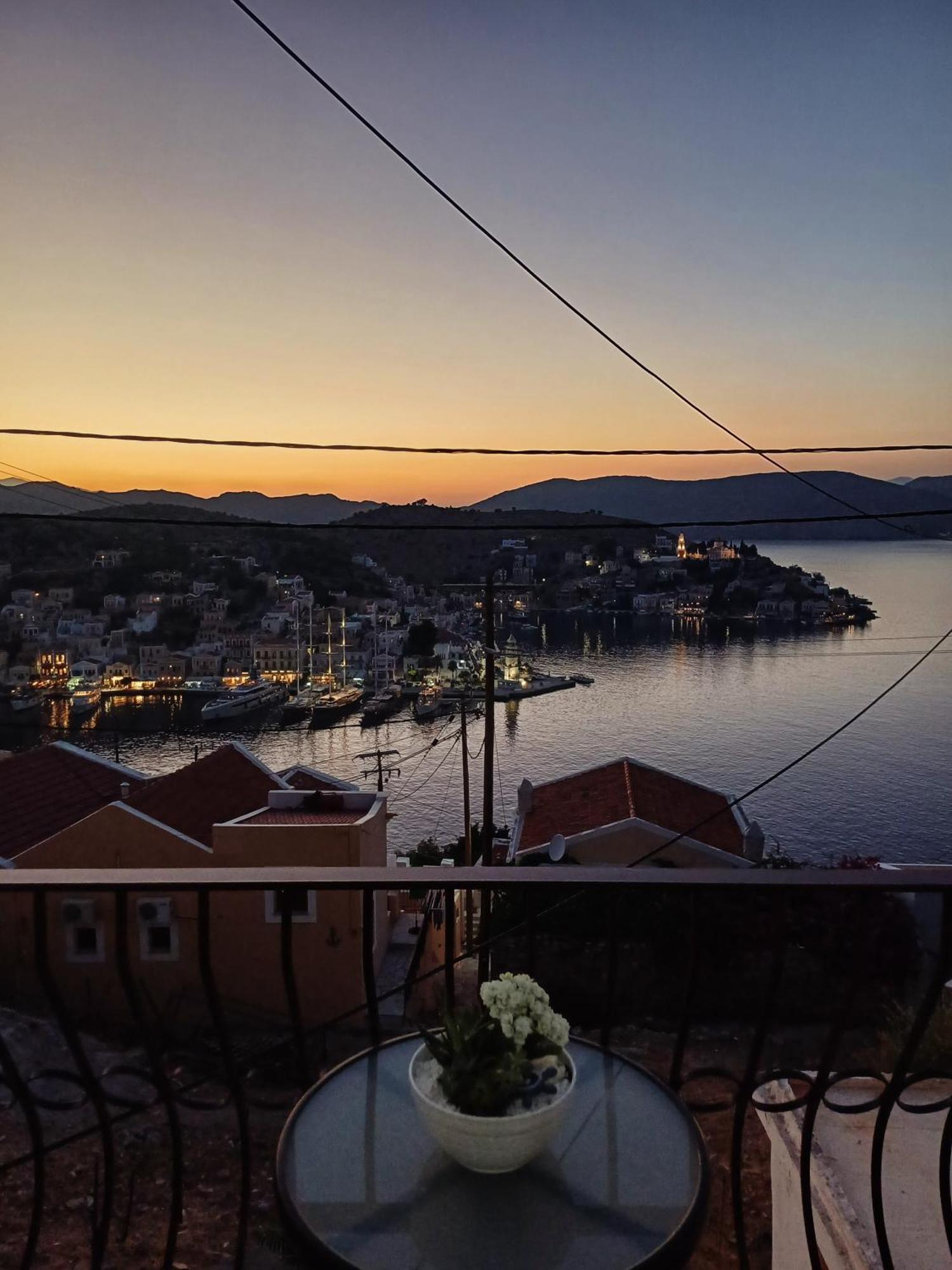 Appartement Duchess Harbour View à Symi Extérieur photo